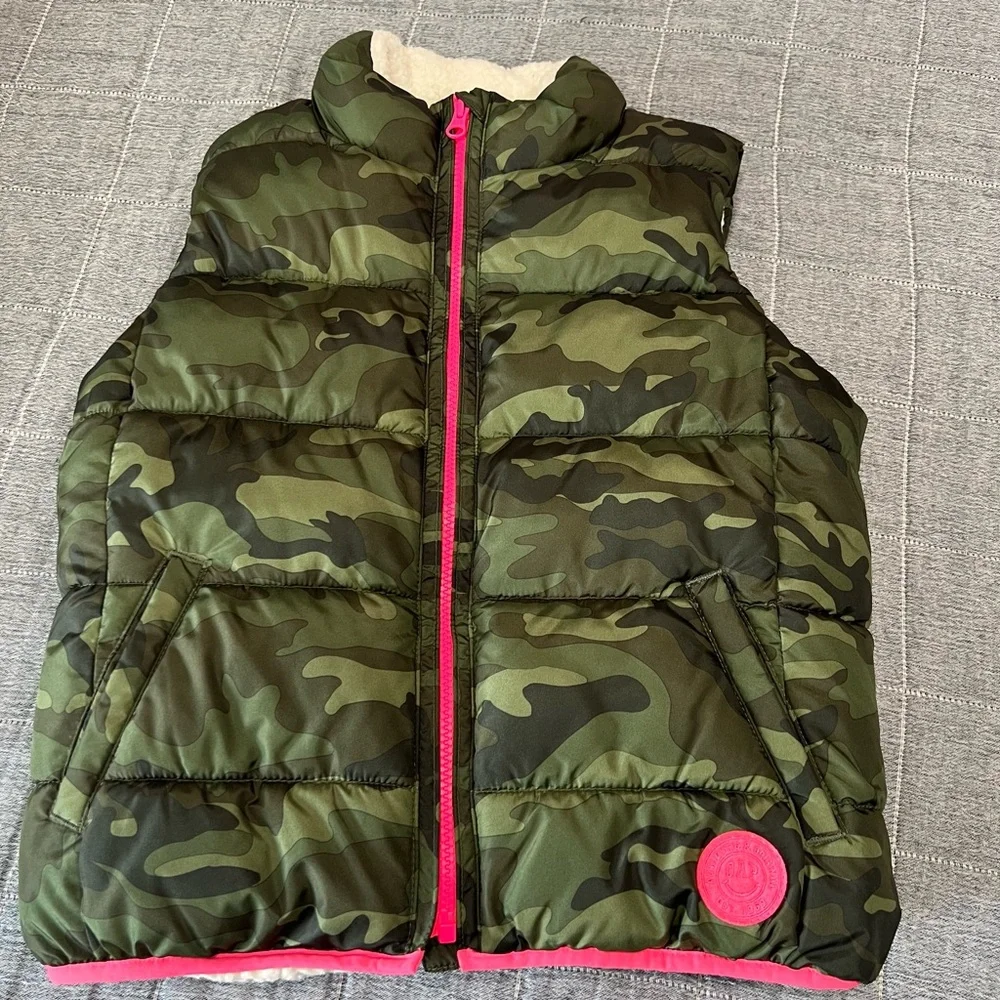 GAP Kids Camouflage sherpa lined vest with Pink‎ Trim Size XL